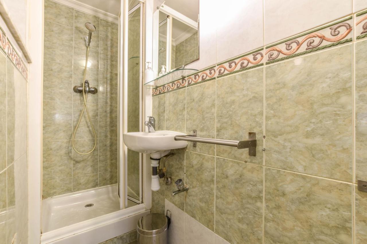 Apartamento Plaza De Lavpies Lägenhet Madrid Exteriör bild